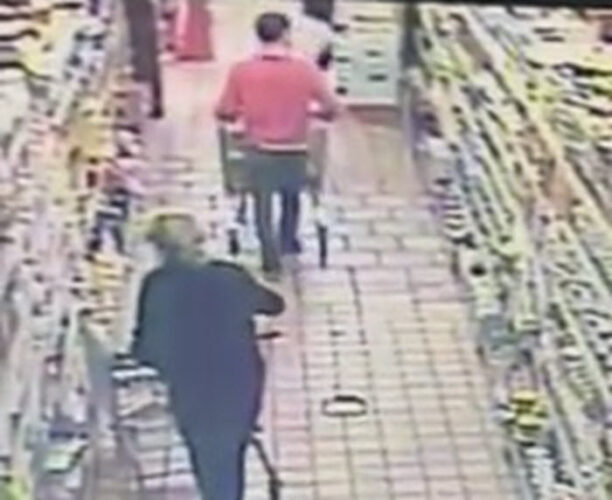 בלי בושה: גונבת תיק מעגלה בקניון ארנה