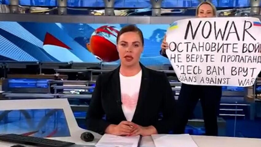 מפגינה נגד פוטין